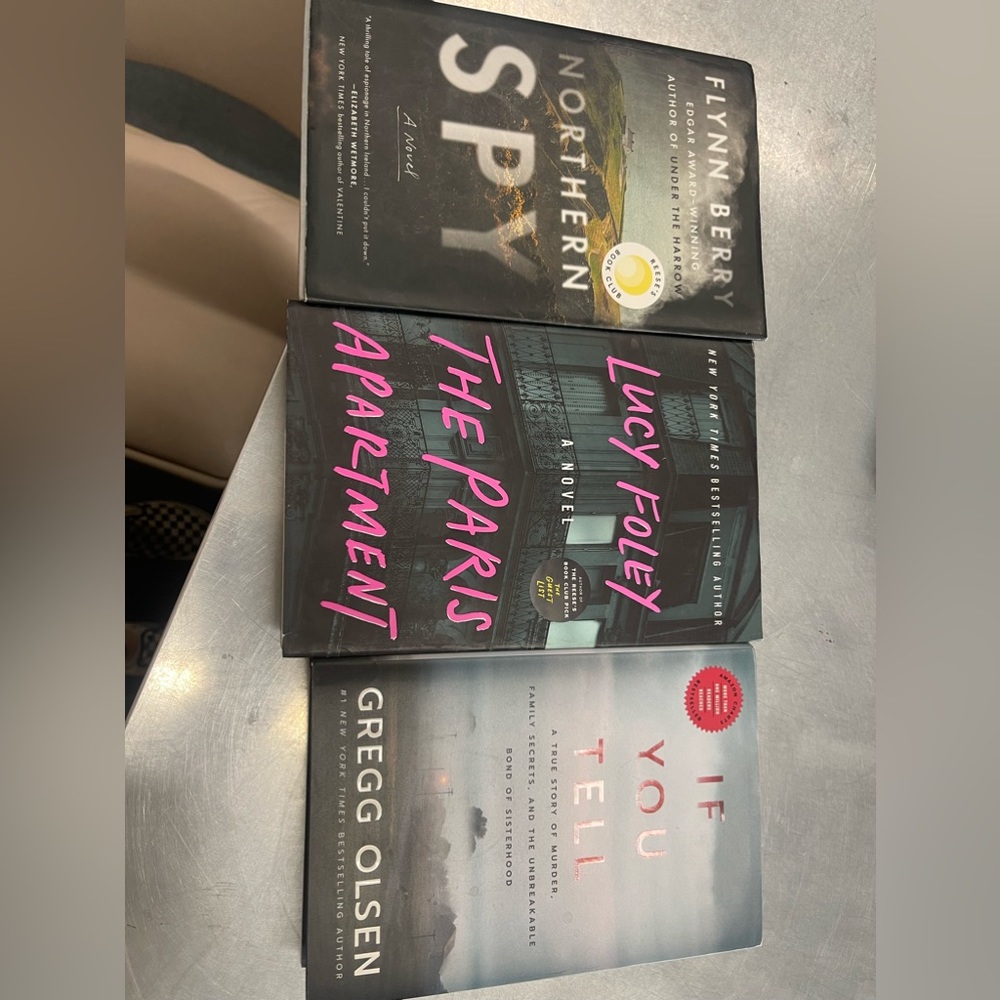 Reese Witherspoon book collection